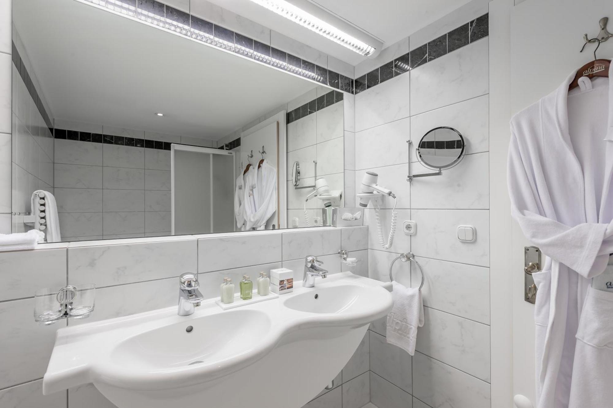 Hotel Alpina Deluxe Обергургл Екстериор снимка