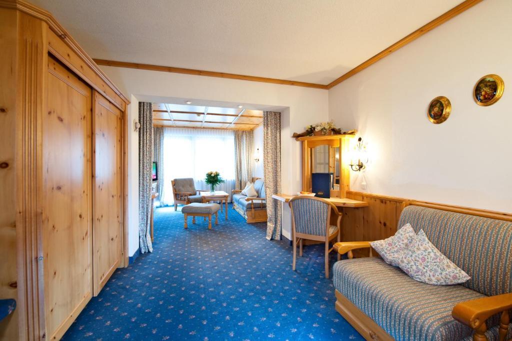 Hotel Alpina Deluxe Обергургл Стая снимка